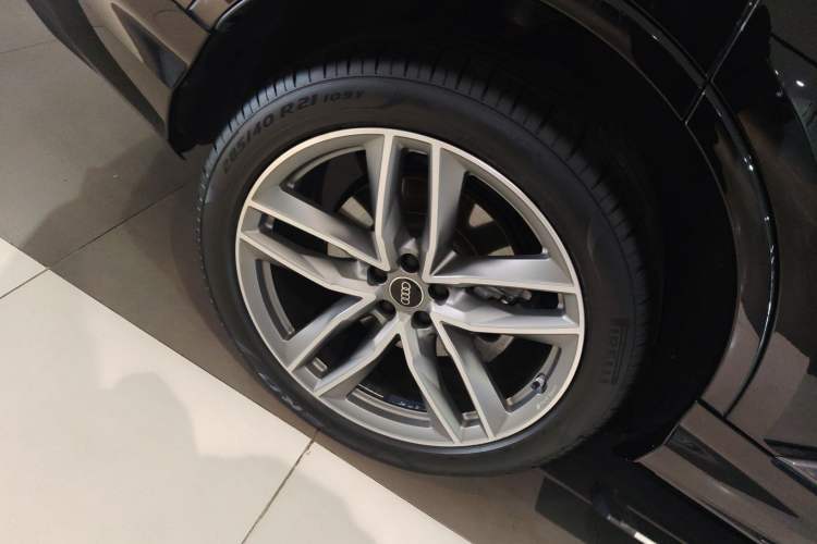 Used Audi Q7 2024 45 TFSI quattro S line Sport Edition Right Rear Wheel Hub
