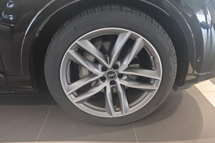 Used Audi Q7 2024 45 TFSI quattro S line Sport Edition Right Rear Wheel Hub