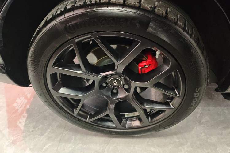 Used Audi Q7 2024 45 TFSI quattro S line Black Warrior Edition Right Rear Wheel Hub