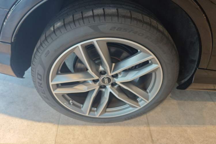 Used Audi Q7 2024 45 TFSI quattro S line Sport Edition Right Rear Wheel Hub