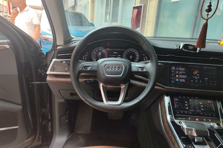 Used Audi Q7 2024 55 TFSI quattro S line Sport model Steering Wheel