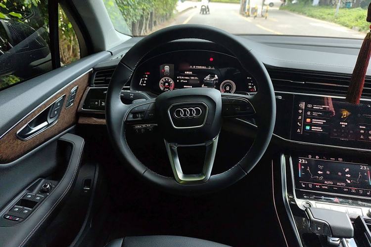 Used Audi Q7 2024 55 TFSI quattro S line Sport model Steering Wheel