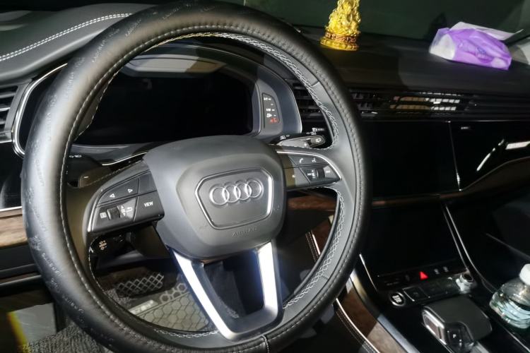 Used Audi Q7 2024 55 TFSI quattro S line Sport model Steering Wheel