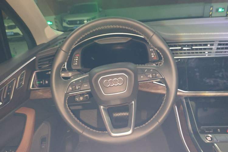 Used Audi Q7 2024 55 TFSI quattro S line Sport model Steering Wheel
