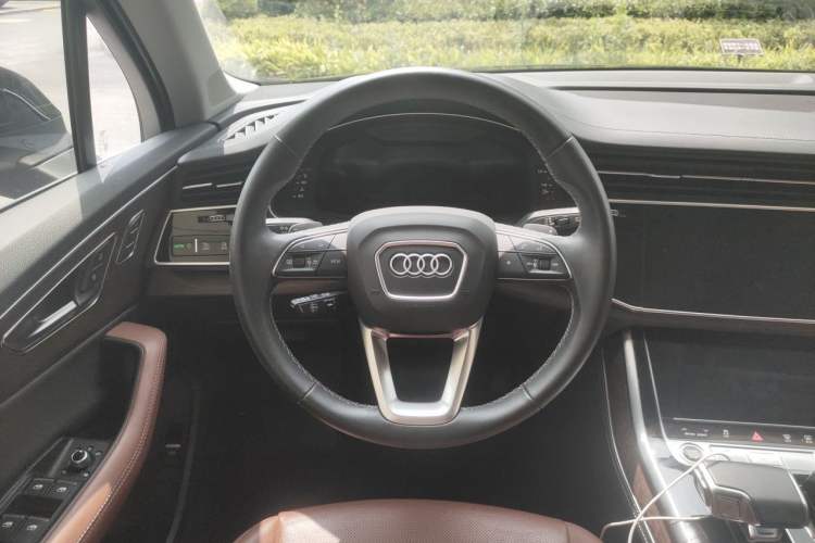 Used Audi Q7 2024 55 TFSI quattro S line Sport model Steering Wheel