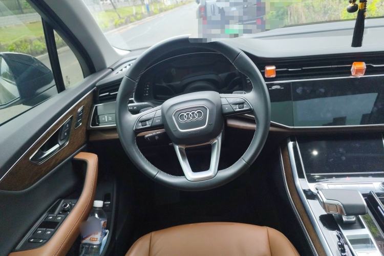 Used Audi Q7 2024 45 TFSI quattro S line Black Warrior Edition Steering Wheel