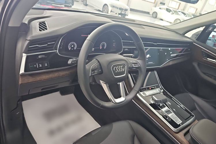Used Audi Q7 2024 45 TFSI quattro S line Sport Edition Steering Wheel