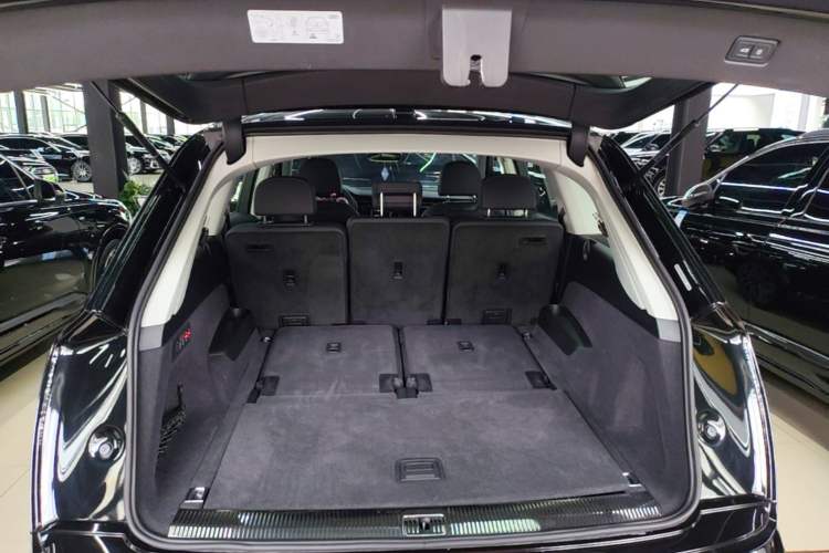 Used Audi Q7 2024 55 TFSI quattro S line Sport model Trunk