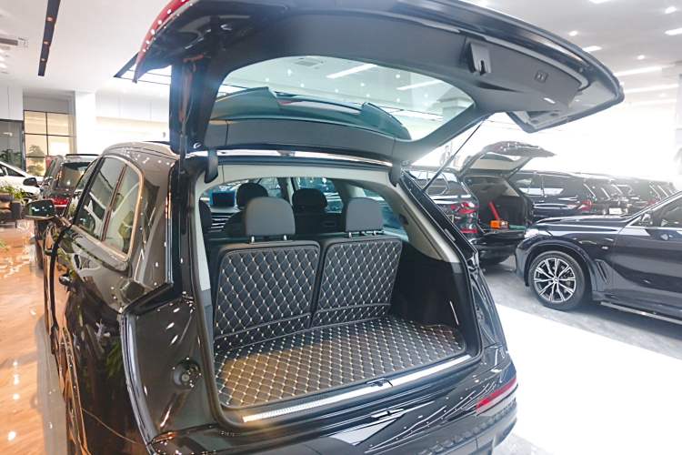 Used Audi Q7 2024 55 TFSI quattro S line Sport model Trunk