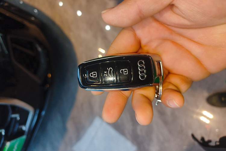 Used Audi Q7 2024 55 TFSI quattro S line Sport model Vehicle Key
