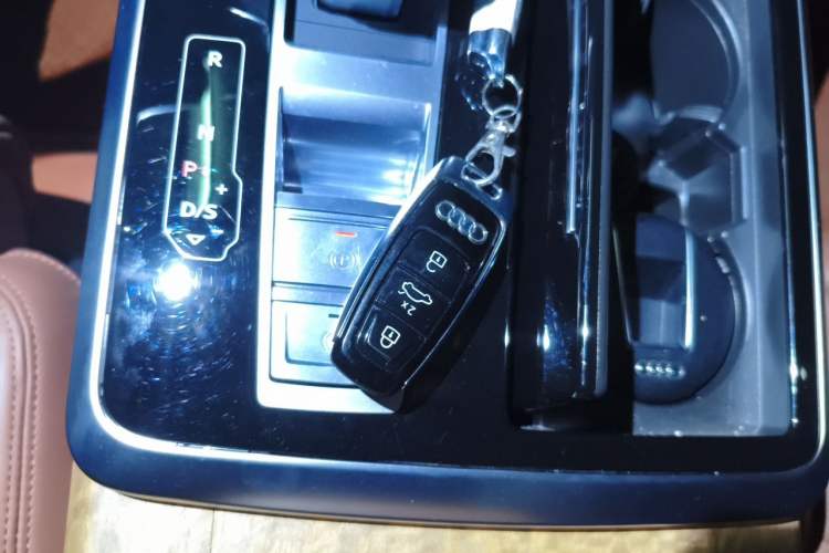 Used Audi Q7 2024 55 TFSI quattro S line Prestige Edition Vehicle Key