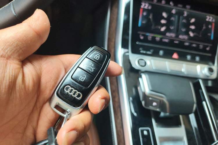 Used Audi Q7 2024 55 TFSI quattro S line Sport model Vehicle Key