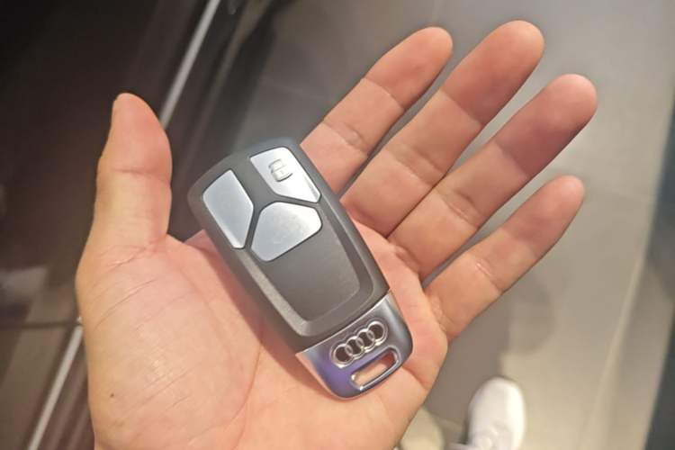 Used Audi Q7 2024 45 TFSI quattro S line Sport Edition Vehicle Key
