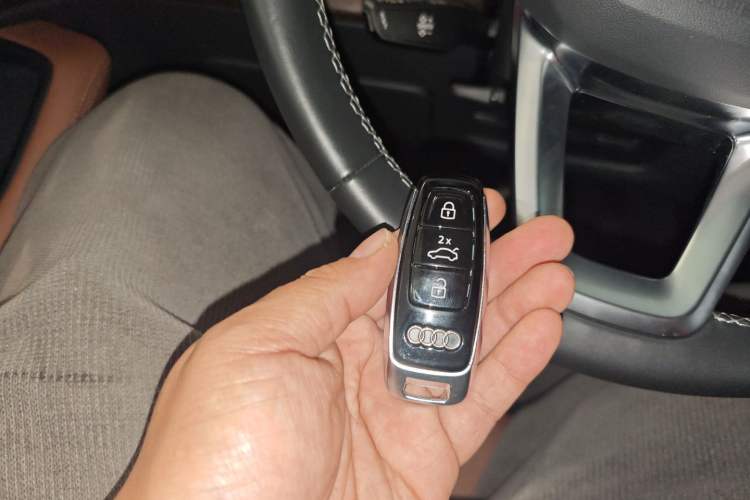 Used Audi Q7 2024 45 TFSI quattro S line Black Warrior Edition Vehicle Key