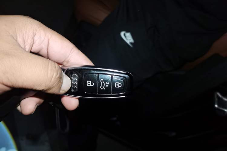 Used Audi Q7 2024 55 TFSI quattro S line Sport model Vehicle Key