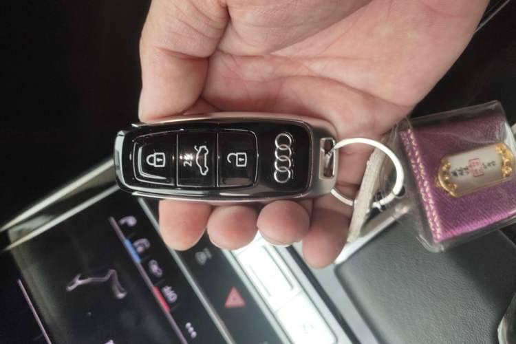 Used Audi Q7 2024 55 TFSI quattro S line Sport model Vehicle Key