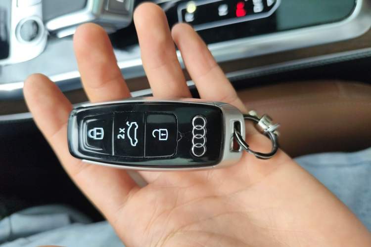 Used Audi Q7 2024 45 TFSI quattro S line Black Warrior Edition Vehicle Key