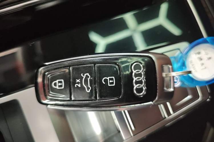 Used Audi Q7 2024 45 TFSI quattro S line Black Warrior Edition Vehicle Key