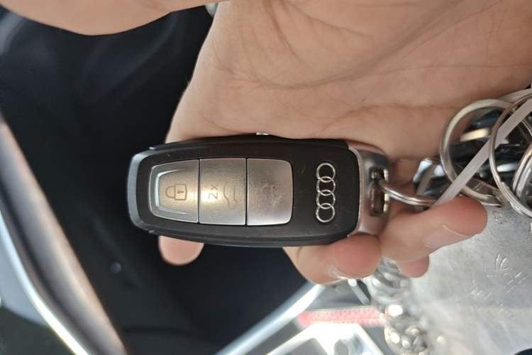 Used Audi Q7 2024 45 TFSI quattro S line Black Warrior Edition Vehicle Key