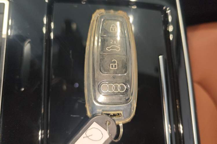 Used Audi Q7 2024 45 TFSI quattro S line Sport Edition Vehicle Key