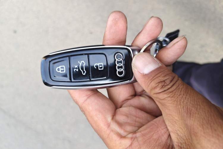 Used Audi Q7 2024 45 TFSI quattro S line Sport Edition Vehicle Key