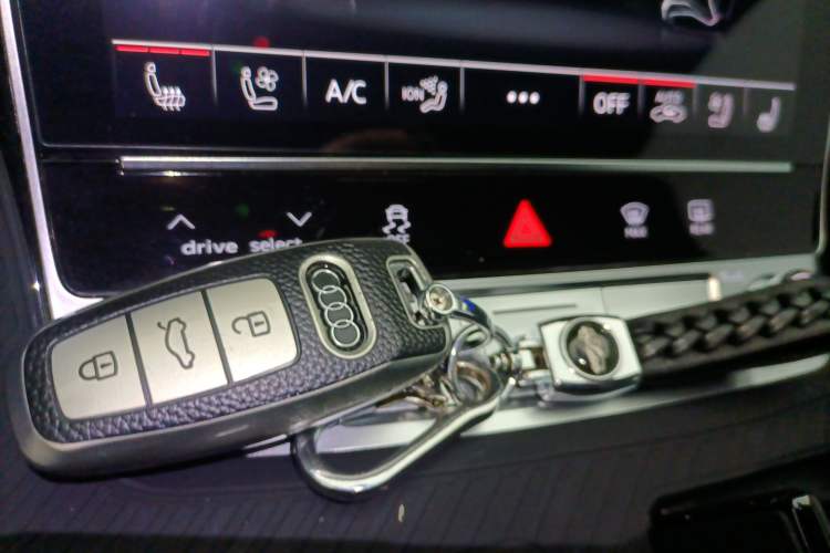 Used Audi Q7 2024 55 TFSI quattro S line Sport model Vehicle Key