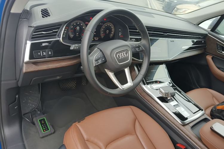 Used Audi Q7 2024 45 TFSI quattro S line Sport Edition Center Console