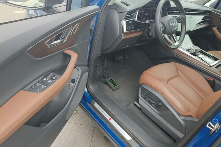Used Audi Q7 2024 45 TFSI quattro S line Sport Edition Driver Seat