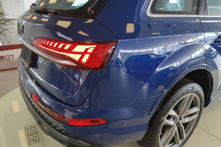 Used Audi Q7 2024 45 TFSI quattro S line Sport Edition Exterior 6