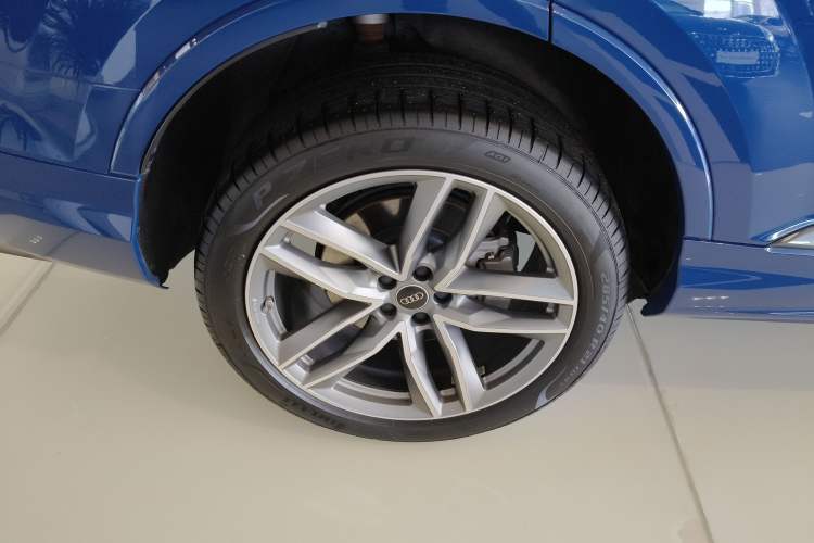 Used Audi Q7 2024 45 TFSI quattro S line Sport Edition Exterior 8
