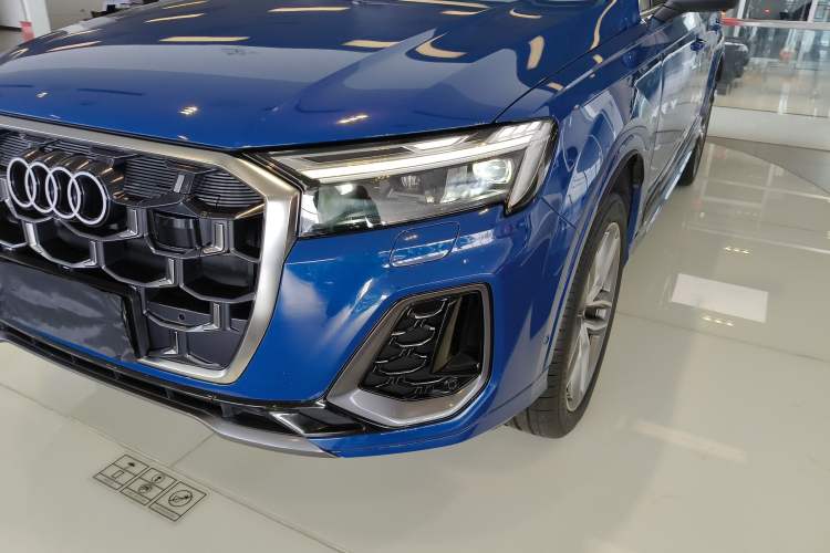Used Audi Q7 2024 45 TFSI quattro S line Sport Edition Left Front Headlight