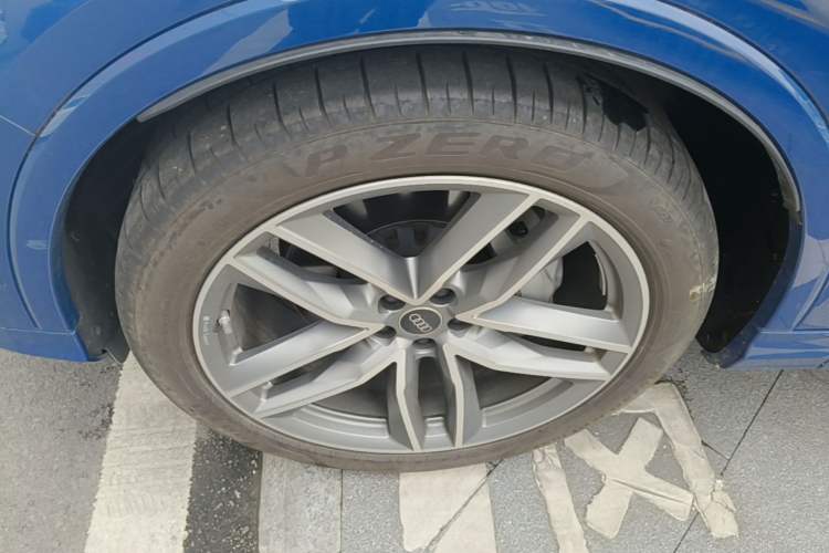 Used Audi Q7 2024 45 TFSI quattro S line Sport Edition Left Front Wheel Hub