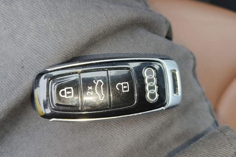 Used Audi Q7 2024 45 TFSI quattro S line Sport Edition Vehicle Key