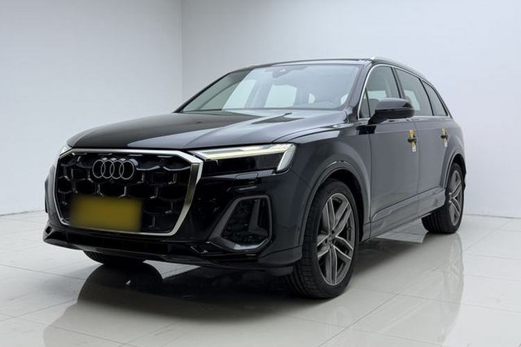 Audi Q7 2025 45 TFSI quattro S line Black Warrior Edition