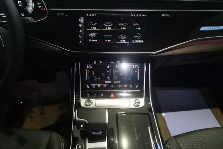 Used Audi Q7 2025 55 TFSI quattro S line Sport Edition Audio And AC Panel