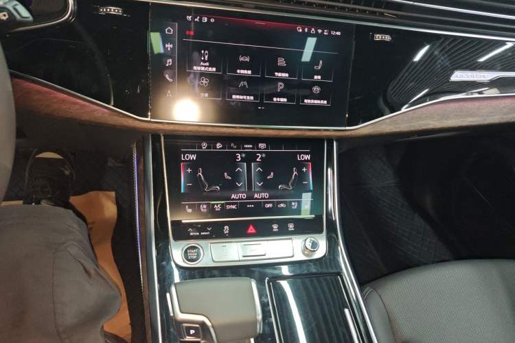 Used Audi Q7 2025 55 TFSI quattro S line Sport Edition Audio And AC Panel