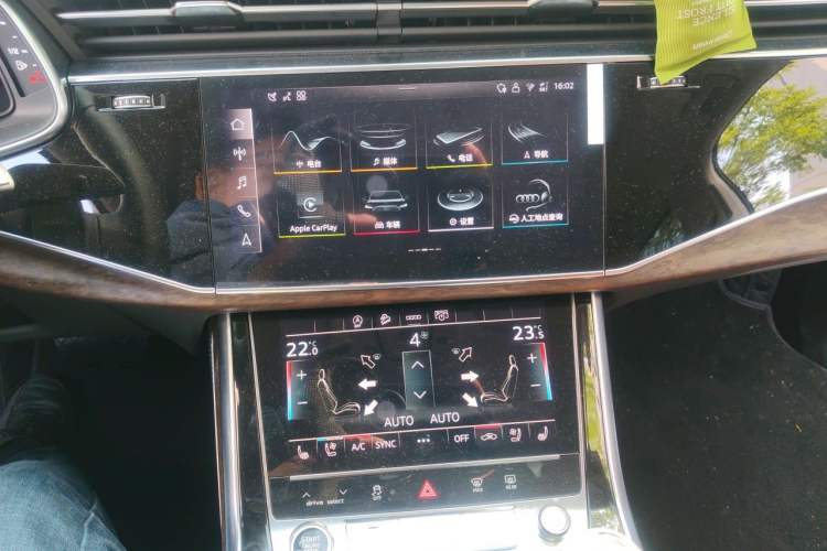 Used Audi Q7 2025 45 TFSI quattro S line Black Warrior Edition Audio And AC Panel