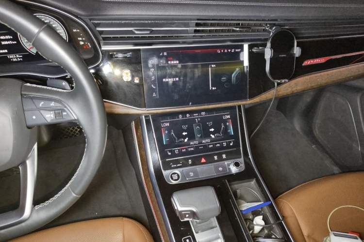 Used Audi Q7 2025 45 TFSI quattro S line Black Warrior Edition Audio And AC Panel