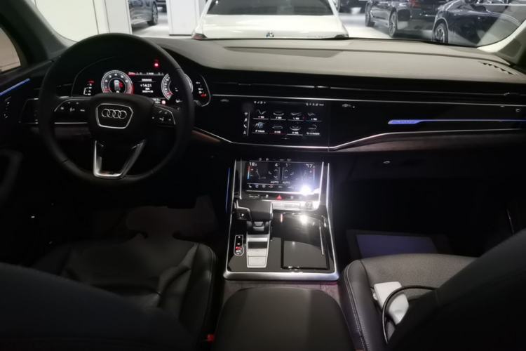 Used Audi Q7 2025 55 TFSI quattro S line Sport Edition Center Console