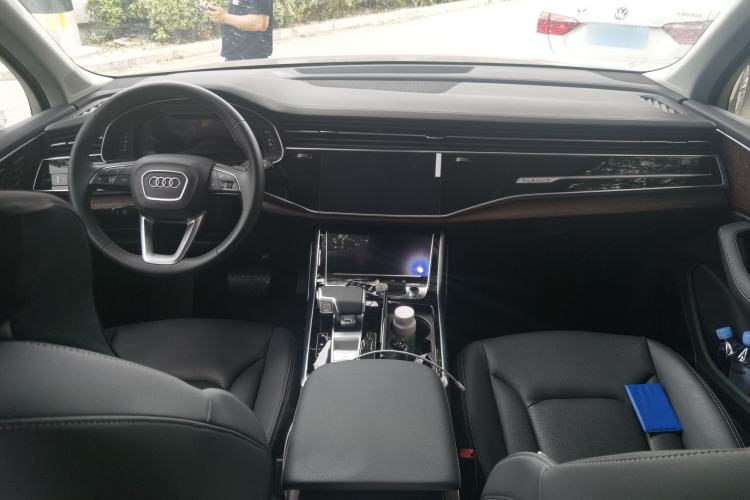 Used Audi Q7 2025 55 TFSI quattro S line Sport Edition Center Console