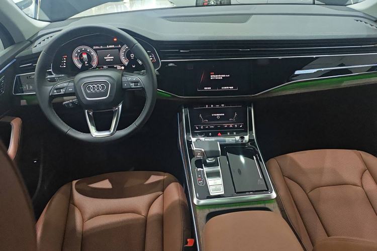 Used Audi Q7 2025 45 TFSI quattro S line Black Warrior Edition Center Console