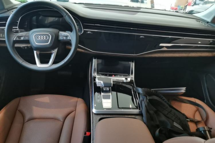 Used Audi Q7 2025 55 TFSI quattro S line Sport Edition Center Console