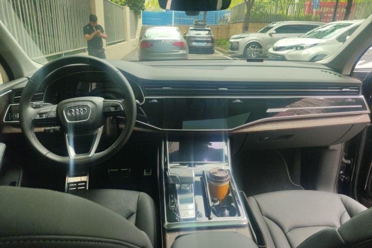 Used Audi Q7 2025 55 TFSI quattro S line Sport Edition Center Console