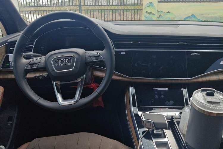 Used Audi Q7 2025 55 TFSI quattro S line Ice & Snow Sports Edition Center Console