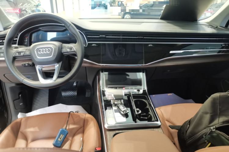 Used Audi Q7 2025 55 TFSI quattro S line Sport Edition Center Console