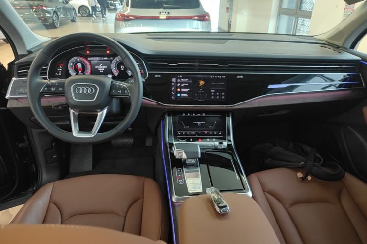 Used Audi Q7 2025 55 TFSI quattro S line Black Warrior Edition Center Console