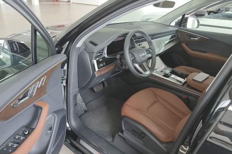 Used Audi Q7 2025 55 TFSI quattro S line Sport Edition Driver Seat