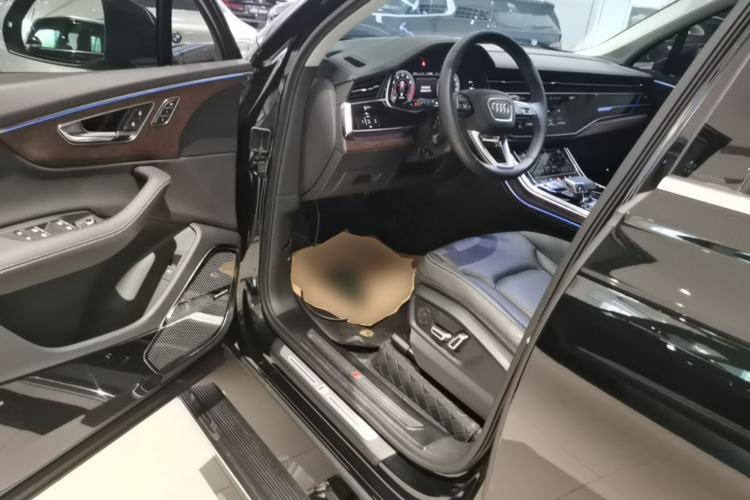 Used Audi Q7 2025 55 TFSI quattro S line Sport Edition Driver Seat