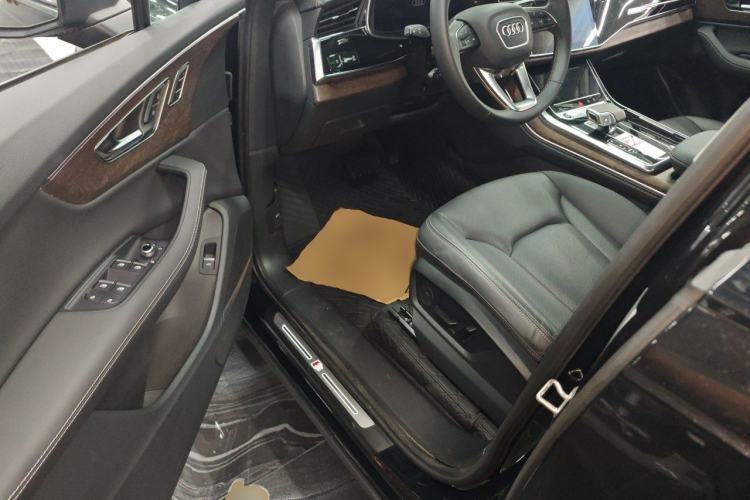 Used Audi Q7 2025 55 TFSI quattro S line Sport Edition Driver Seat