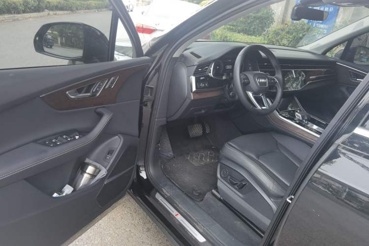 Used Audi Q7 2025 55 TFSI quattro S line Sport Edition Driver Seat